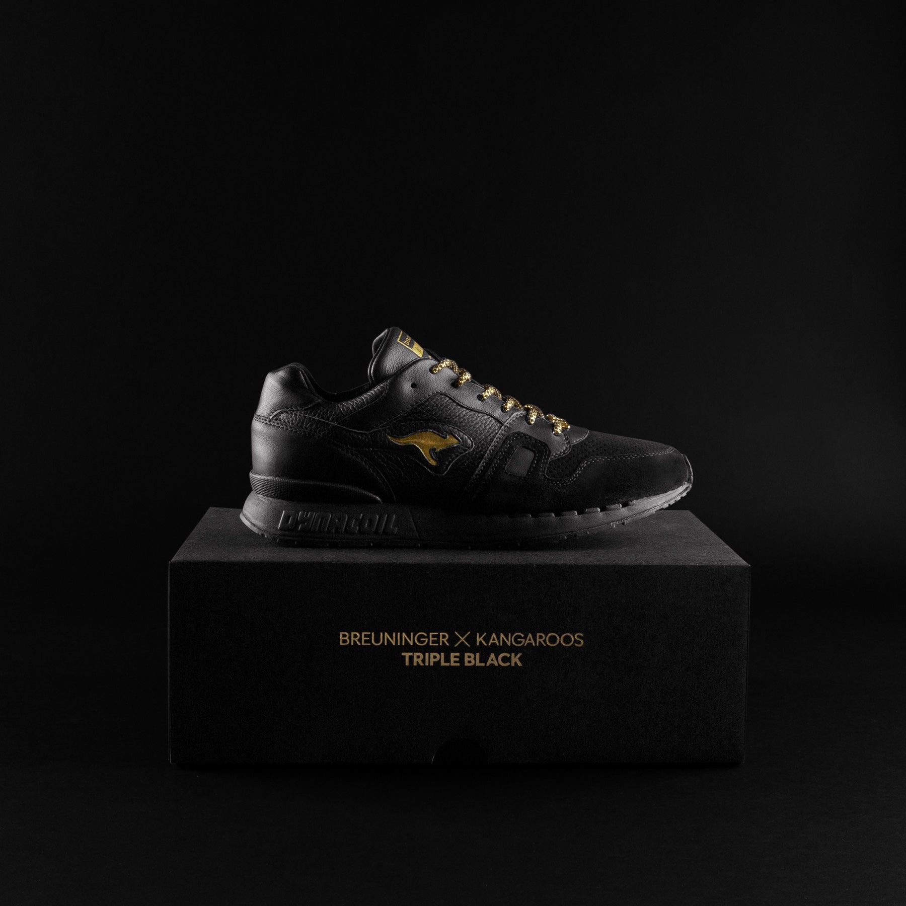 4702B_KangaROOS BLACK x Breuninger "Triple Black Omincoil", Herren/Männer/Damen/Frauen Sneaker, handgefertigt, stylisch, Trend Sneaker, Dämpfende Sohle, hoher Tragekomfort, hochwertige Verarbeitung, hervorragende Passform, elegant, Business Schuh, Hummel & Hummel Schuhmanufaktur, Made in Germany, nachhaltige Produktion, hochwertige/nachhaltige Materialen, Leder, Stuttgarter Department Store Breuninger, Ledermix