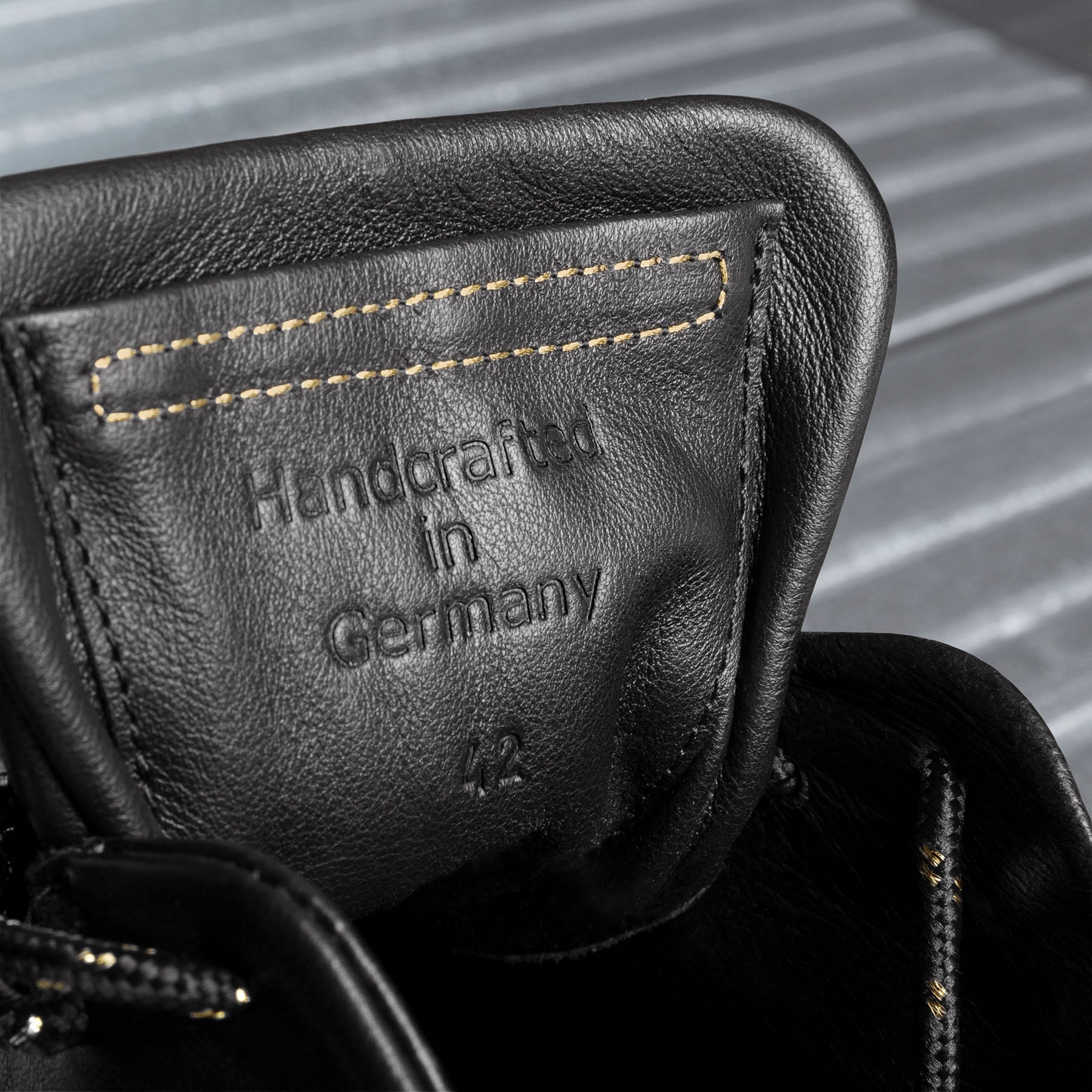 4702B_KangaROOS BLACK x Breuninger "Triple Black Omincoil", Herren/Männer/Damen/Frauen Sneaker, handgefertigt, stylisch, Trend Sneaker, Dämpfende Sohle, hoher Tragekomfort, hochwertige Verarbeitung, hervorragende Passform, elegant, Business Schuh, Hummel & Hummel Schuhmanufaktur, Made in Germany, nachhaltige Produktion, hochwertige/nachhaltige Materialen, Leder, Stuttgarter Department Store Breuninger, Ledermix